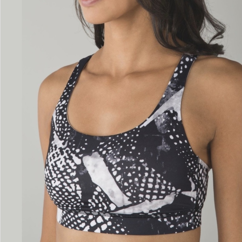 Lululemon Energy Bra in Static Mist White/Black / Size 6